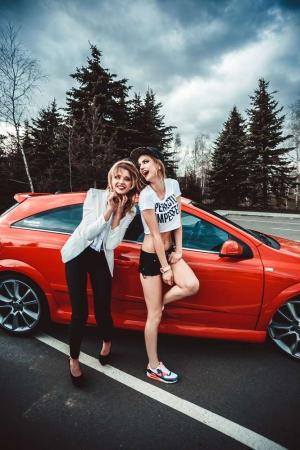 Красотки и яркие автомобили