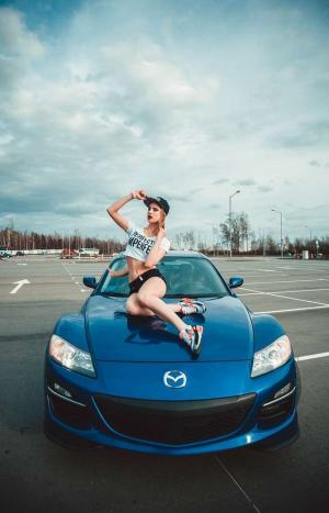 Красотки и яркие автомобили