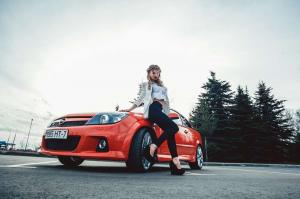 Красотки и яркие автомобили