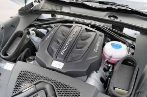 2015 Porsche Macan Turbo