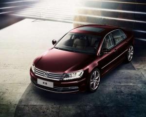 2015 Volkswagen Phaeton CN)