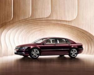 2015 Volkswagen Phaeton CN)