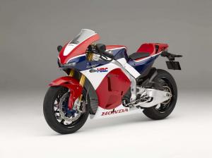 Honda порадовала выпуском ультратехнологичного спортбайка RC213V-S 2016
