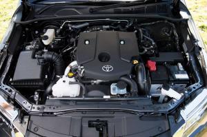 2015 Toyota Fortuner AU)