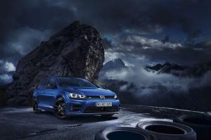 2015 Volkswagen Golf R Wagon Wolfsburg Edition