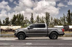 Пикап Ford F150 Platinum 2015 на 22-дюймовых «катках»