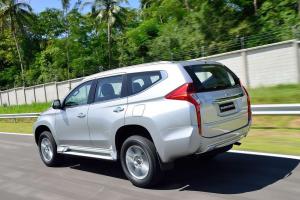 2015 Mitsubishi Pajero Sport TH)