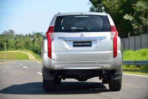2015 Mitsubishi Pajero Sport TH)