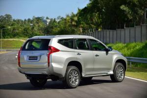 2015 Mitsubishi Pajero Sport TH)