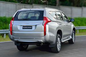 2015 Mitsubishi Pajero Sport TH)