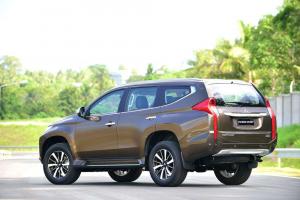 2015 Mitsubishi Pajero Sport TH)