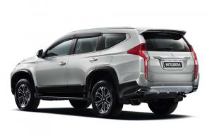 2015 Mitsubishi Pajero Sport TH)