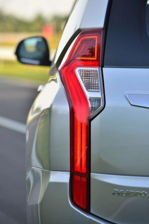 2015 Mitsubishi Pajero Sport TH)