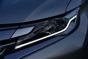 2015 Mitsubishi Pajero Sport TH)