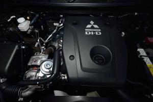 2015 Mitsubishi Pajero Sport TH)