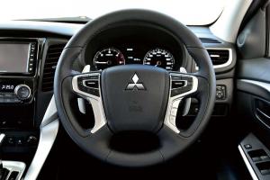 2015 Mitsubishi Pajero Sport TH)