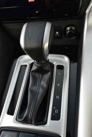 2015 Mitsubishi Pajero Sport TH)