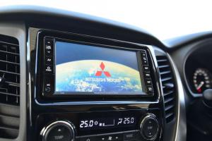 2015 Mitsubishi Pajero Sport TH)