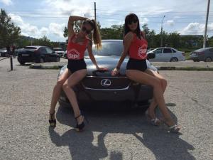 Красотки оседлали Lexus