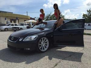Красотки оседлали Lexus