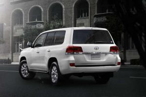 2015 Toyota Land Cruiser 200 JP)