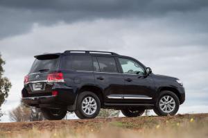 2015 Toyota Land Cruiser 200 AU)