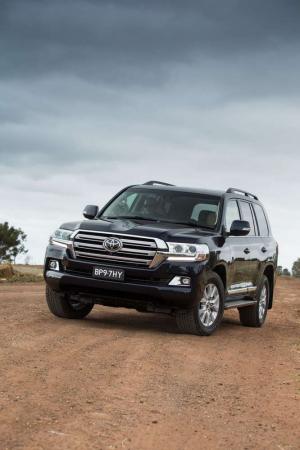 2015 Toyota Land Cruiser 200 AU)