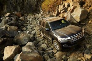 2016 Toyota Land Cruiser US)