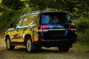2016 Toyota Land Cruiser US)