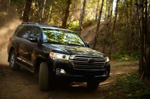 2016 Toyota Land Cruiser US)