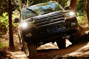 2016 Toyota Land Cruiser US)