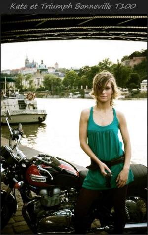 Девушка Kate и Triumph Bonneville T100