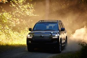 2016 Toyota Land Cruiser US)