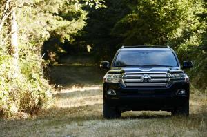 2016 Toyota Land Cruiser US)