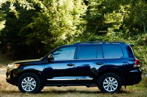 2016 Toyota Land Cruiser US)