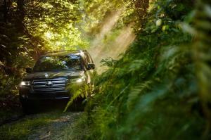 2016 Toyota Land Cruiser US)