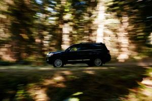 2016 Toyota Land Cruiser US)