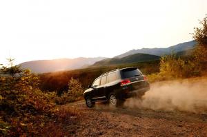 2016 Toyota Land Cruiser US)
