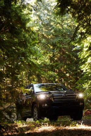 2016 Toyota Land Cruiser US)