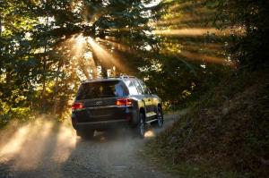 2016 Toyota Land Cruiser US)