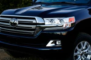 2016 Toyota Land Cruiser US)