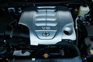 2016 Toyota Land Cruiser US)
