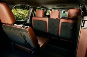 2016 Toyota Land Cruiser US)