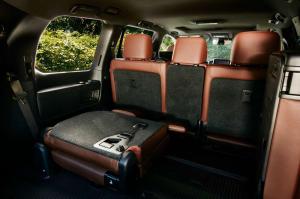 2016 Toyota Land Cruiser US)