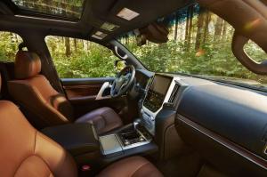 2016 Toyota Land Cruiser US)