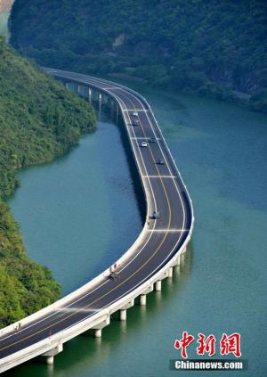 Overwater Highway в Китае