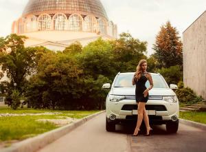 Хрупкая красотка выбирает Mitsubishi