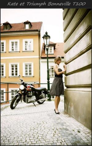 Девушка Kate и Triumph Bonneville T100