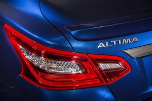 2016 Nissan Altima SR