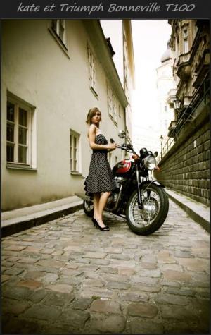 Девушка Kate и Triumph Bonneville T100